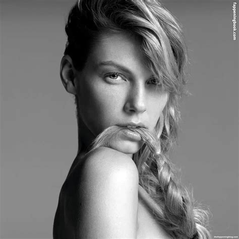 Angela Lindvall free naked +18 photos by model leaked from。